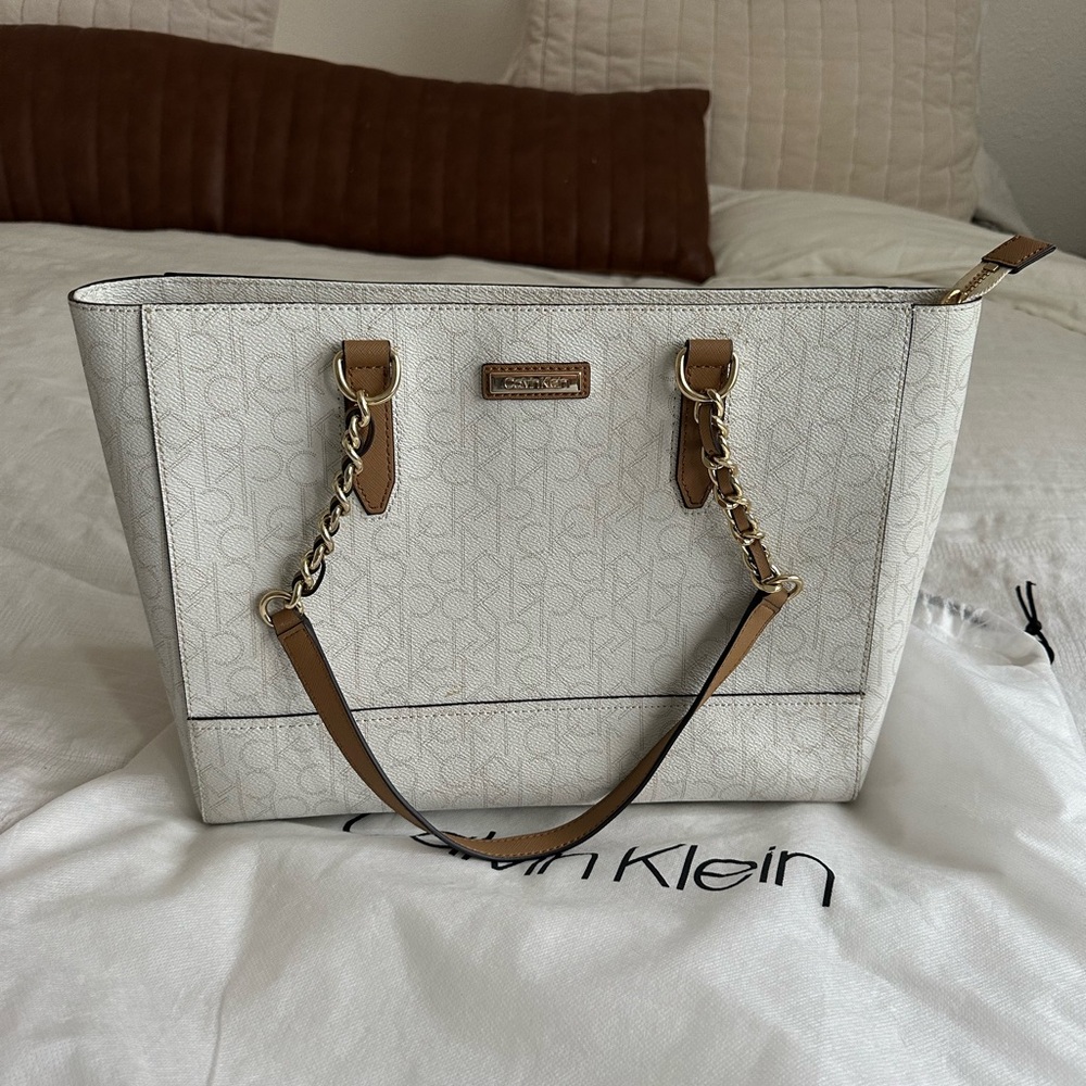 Calvin Klein Signature Tote Bag